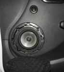 Falante dianteiro e tweeter montados na porta&nbsp;Logan