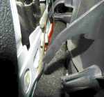 Painel removido da coluna lateral entre portas – lado&nbsp;motorista