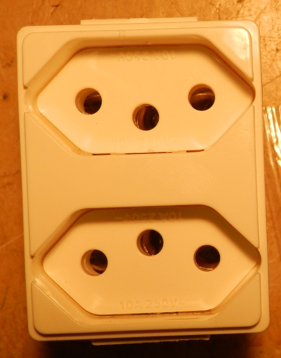 Figura 23 – Módulo duplo de tomadas NBR.