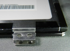 Fig2-DSCN3859 Figura 2 – Diferença entre o painel de LED original e o substituto (lado direito).