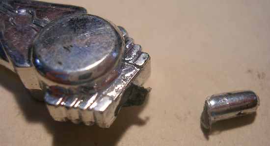 Figura 2 – Pino plástico (ABS) quebrado.