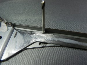 Fig21-DSCN3890 Figura 21 – Alinhamento da parte inferior, durante a soldagem com estanho.