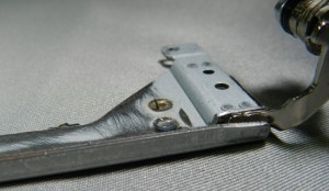 Fig25-DSCN3908 Figura 25 – Soldas ponto na parte inferior do braço.