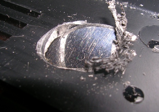 Figura 4 – Retirando rebarba de furo.