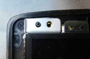 Fig7-DSCN3845 Figura 7 – Canto superior esquerdo do painel substituto, inserido no suporte.