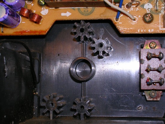 Fig1-DSCN4032 Figura 1 – Local para o transformador em rádio-gravador.