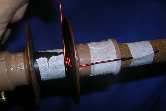 Figura 13 - Ancoramento do fio de cobre esmaltado e início do enrolamento.