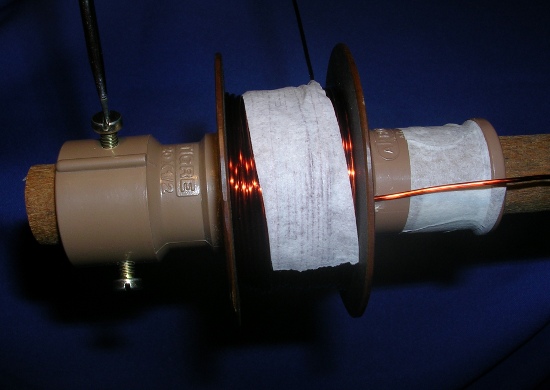 Figura 14 – Afrouxamento dos parafusos para retirada da peça móvel.