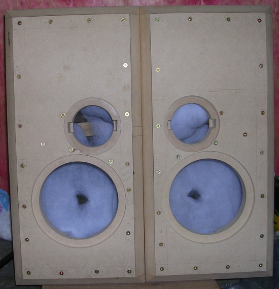 Figura 20 – Vista das caixas após fixação dos painéis frontais.