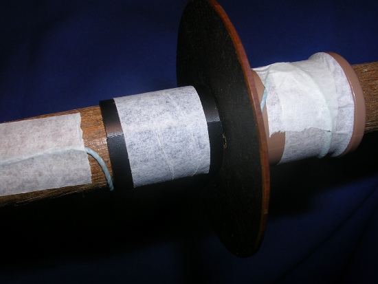 Figura 9 – Colocação da cartolina por cima do barbante.