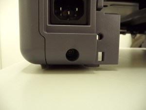 Figura 10 – Retirada de parafuso do painel posterior IV.