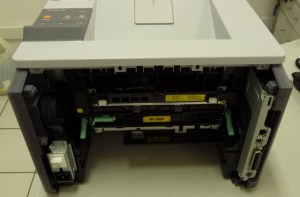 Figura 12 – Vista posterior da impressora, sem o painel traseiro.