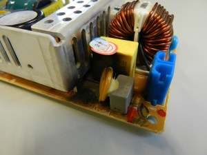 Figura 3 – Detalhe de placa de fonte de impressora Samsung ML-3051ND, queimada.