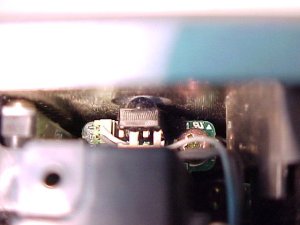 Figura 8 – Sensor de infravermelho, projetor visto de cima e por trás, lente fica à direita.