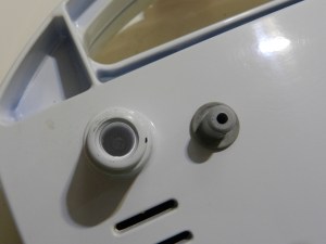 Figura 23 – Parafuso escondido sob o pé de borracha.