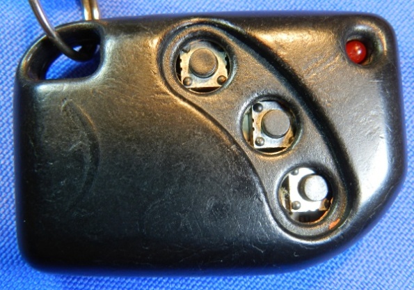 Figura 4 – Controle que perdeu a borracha protetora das teclas.