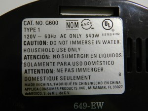 Figura 7 – Tampa inferior do aparelho, que oculta as conexões de entrada da rede elétrica.