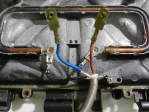 Figura 9 – Conexões da rede elétrica e vista da chapa inferior.