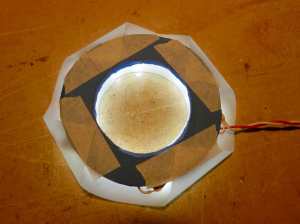 Figura 14 – Folha de poliéster sobre os LEDs II, fixada com fita crepe.