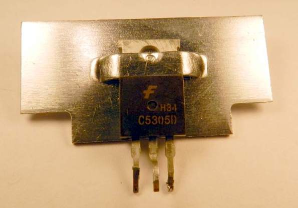 Figura 68 – Modo de fixar dissipador aos transistores I.