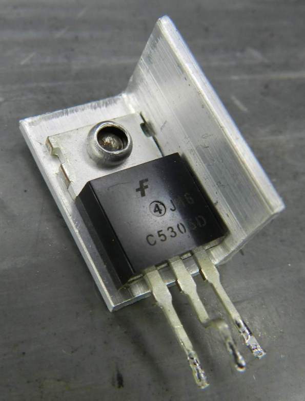 Figura 69 – Modo de fixar dissipador aos transistores II.