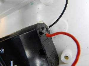 Figura 33 – bateria com os terminais oxidados.