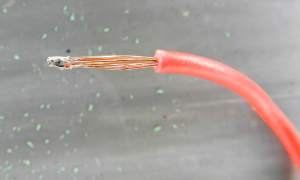 Figura 35 – fio do positivo com a ponta oxidada II.