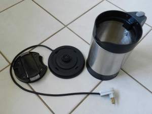 Figura 2 – Jarra elétrica completa, com as partes destacadas.