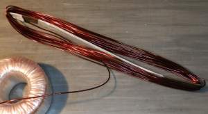 Figura 16 – Primeiro trecho de fio enrolado no carretel. Notar a deformação do mesmo.