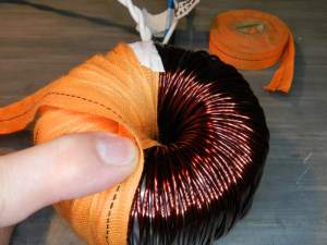 Figura 32 – Cobertura com fita de algodão para isolar o enrolamento de 34V.