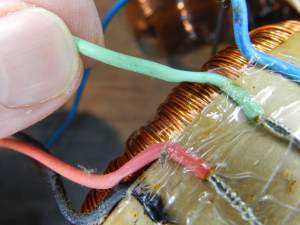 Figura 53 – Deformação dos cabos de conexão do transformador.