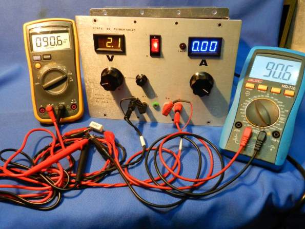 Figura 14 – Teste de corrente a 0,09A, o amperímetro da fonte não indica nada.