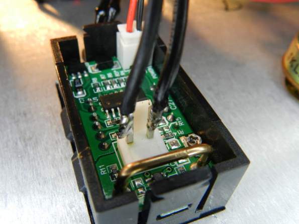 Figura 15 – Ligação do amperímetro com solda, evitando o conector.