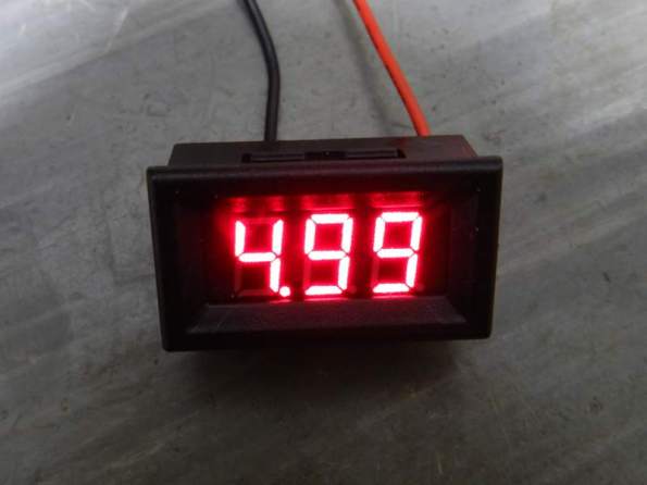 Figura 16 – Voltímetro miniatura com 5V de tensão na entrada.