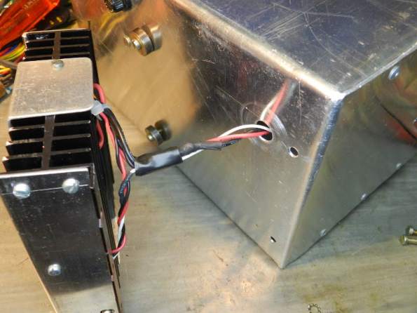 Figura 72 – Bloco de potência durante montagem no gabinete.