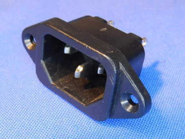 Figura 75 - Tomada padrão IEC60320, modelo C14.