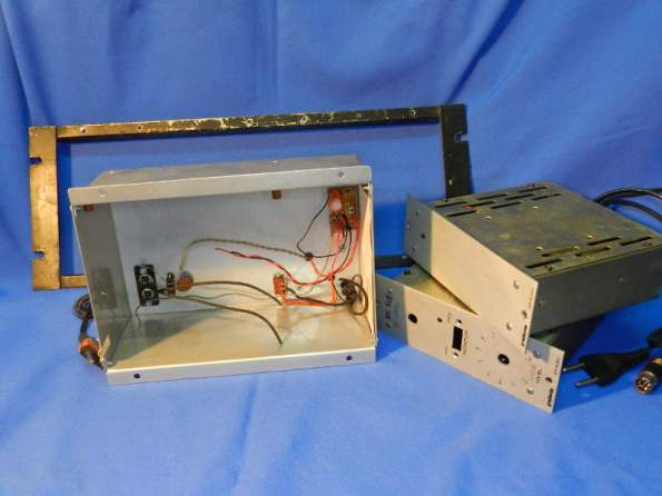 Figura 81 – A primeira opção de gabinete, junto aos módulos Gradiente e o quadro padrão rack 19".