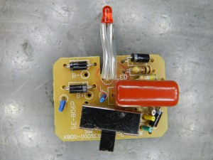 Figura 3 - Placa do circuito de carga da bateria, junto com a chave de acionamento dos LEDs.