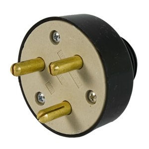 Figura 14 – Plugue trifásico de porcelana de 30A, da Legrand-Lorenzetti, que existe há muito tempo e ainda é comercializado no Brasil. Fonte: Casas Elétricas [1].