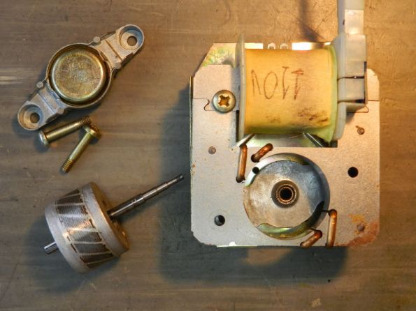 Figura 52 – Motor de 2 polos sombreados, desmontado.