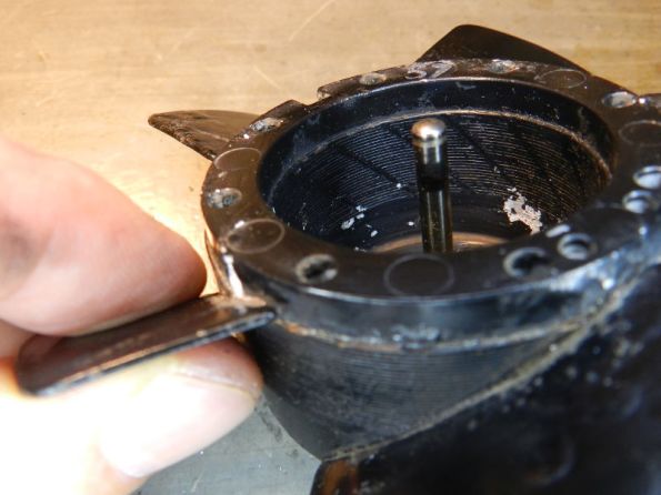 Figura 76 – Vista do rotor, fundido à hélice. Observar as espiras da gaiola debaixo da tinta.