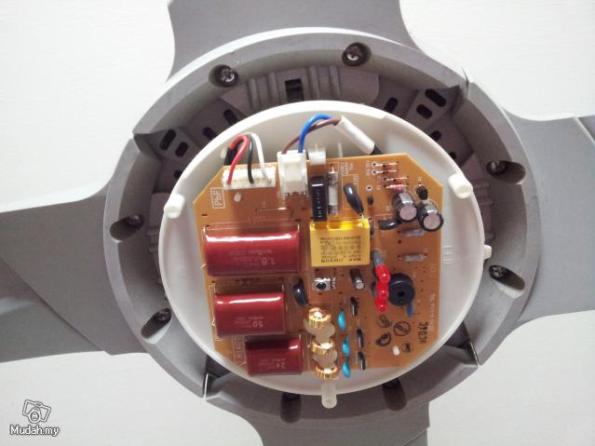 Figura 94 – Detalhe da localização da placa de controle do ventilador Panasonic. Fonte: Mudah [147].