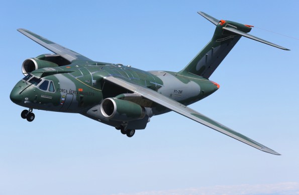 Figura 1 – Embraer KC-390 em vôo. Fonte: Portal Defesa [1].