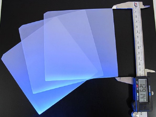 Figura 34 – Placas de cerâmica semitransparente para substratos. Fonte: Cheering Sun[103].