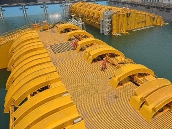 Figura 10 – Riser visto de perto, observar o tamanho das pessoas. Fonte: Jornal GGN [7].