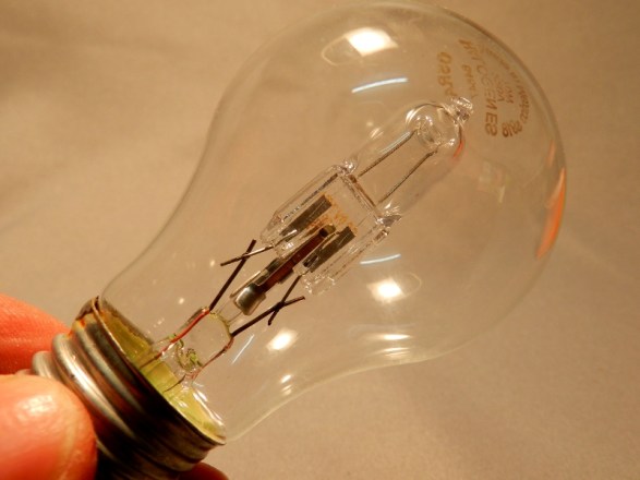 Figura 111 – Lâmpada incandescente halógena Osram para uso residencial, de 70W, equivalente a uma incandescente normal de 100W.