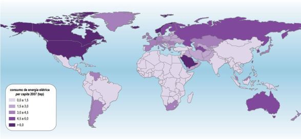 Figura 114 – Mapa mundi do consumo de energia elétrica em 2007. TEP significa Tonelada Equivalente de Petróleo, é uma medida de quantidade de energia. As áreas mais escuras tem o maior consumo. Fonte: Atlas de Energia Elétrica 3a Edição - ANEEL [342].