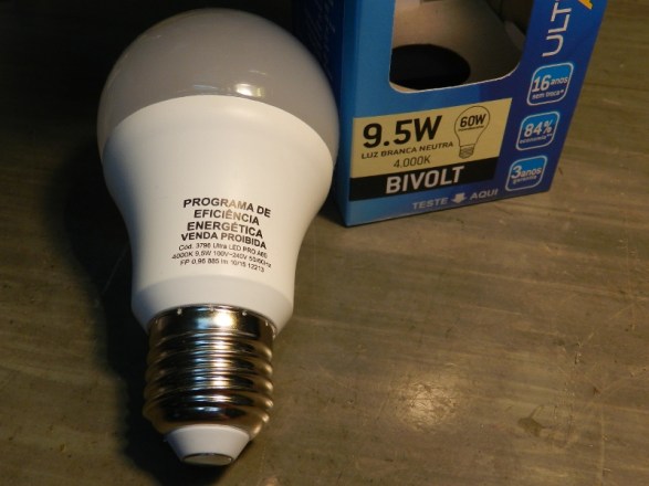 Figura 119 – Aparência da lâmpada, observar o aviso de proibição de venda na lâmpada.