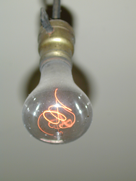 Figura 145 – Lâmpada Shelby Y-Ray, em uso desde 1901. Fonte: Centennial Bulb [447].