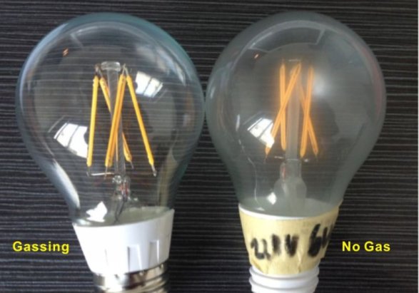 Figura 59– Diferenças entre lâmpadas de filamento LED com gás (E) e com ar comum (D). Fonte: YunSun [28].